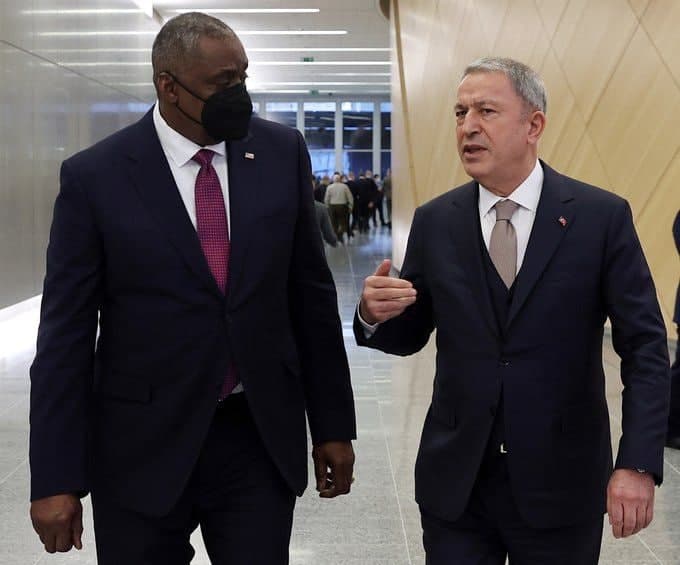 Hulusi Akar amerikalı həmkarı ilə danışıqlar apardı