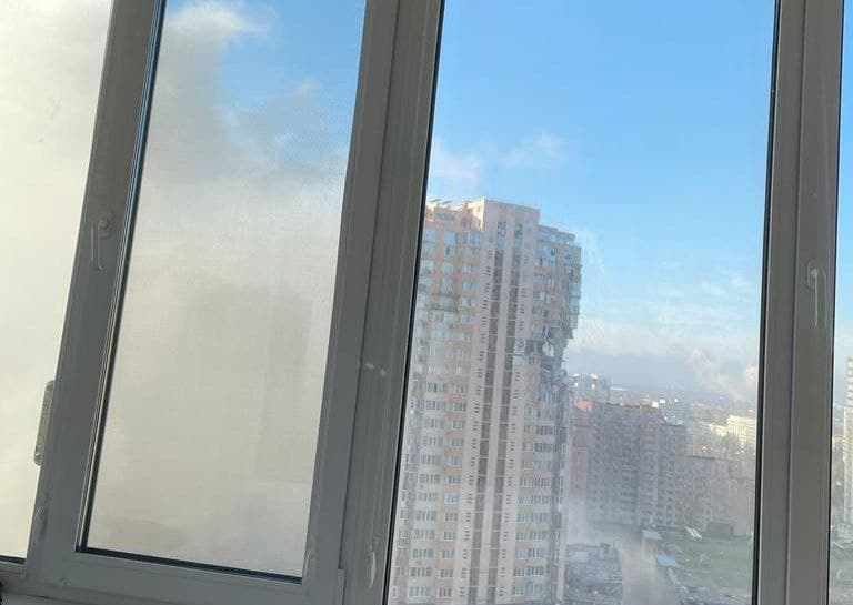 SON DƏQİQƏ: Rus qoşunları Kiyevdə mülki binaya zərbə endirdi – FOTO/VİDEO