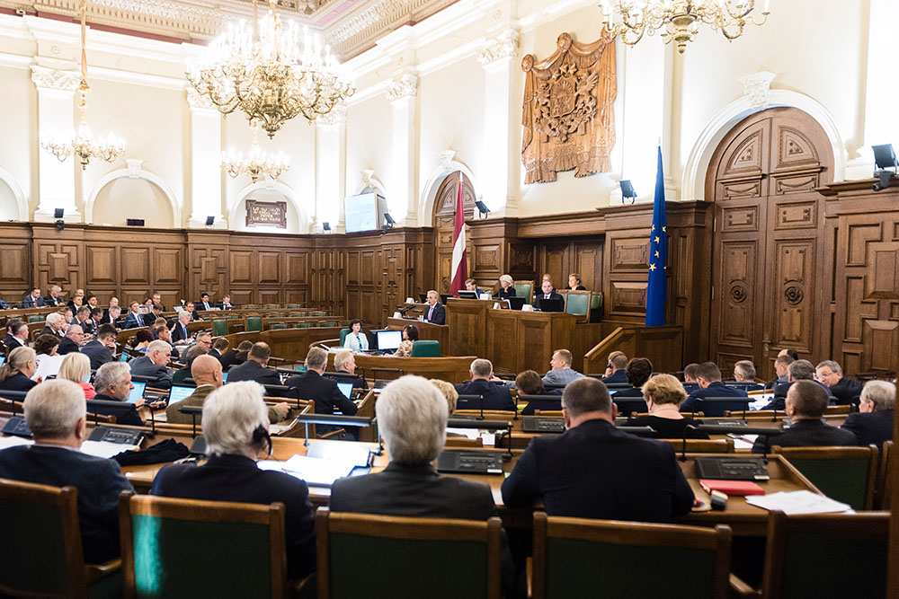 Latviya parlamenti könüllülərə Ukrayna tərəfində döyüşməyə icazə verdi