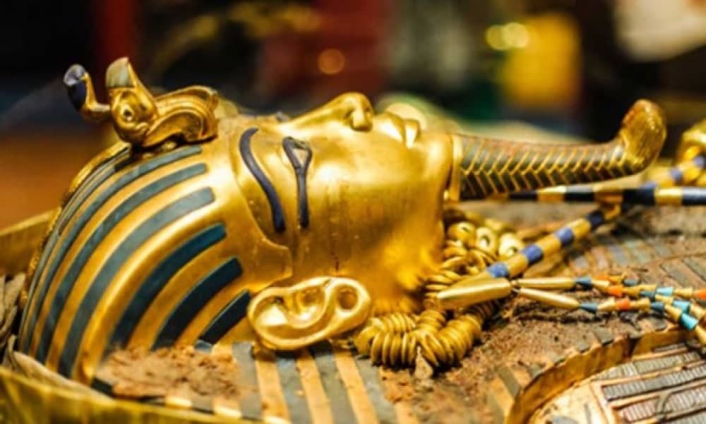 Tutanxamonun qızıl maskası Böyük Misir Muzeyinə köçürüldü