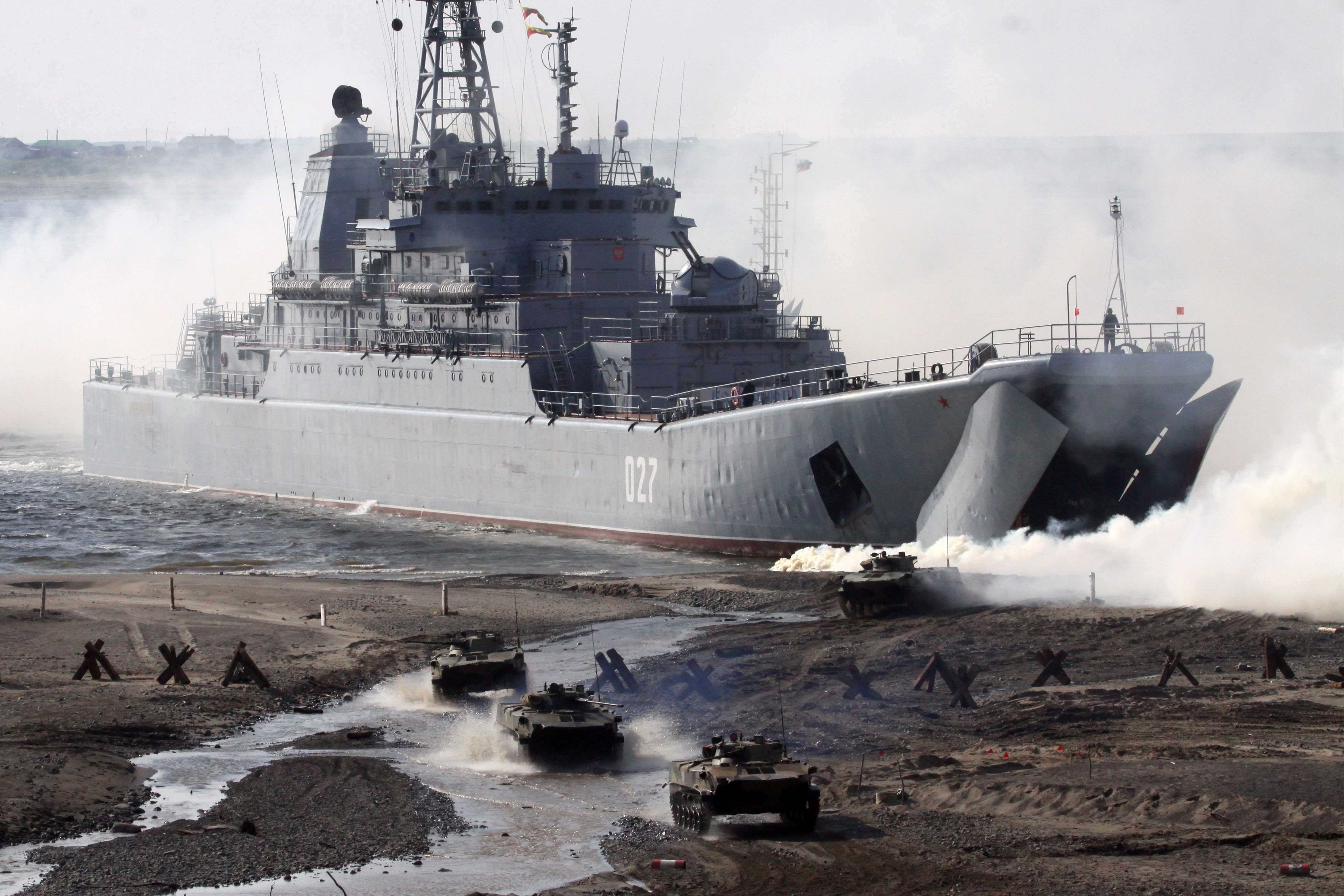 Ukrayna ordusu Rusiyanın desant gəmisinə hücum etdi