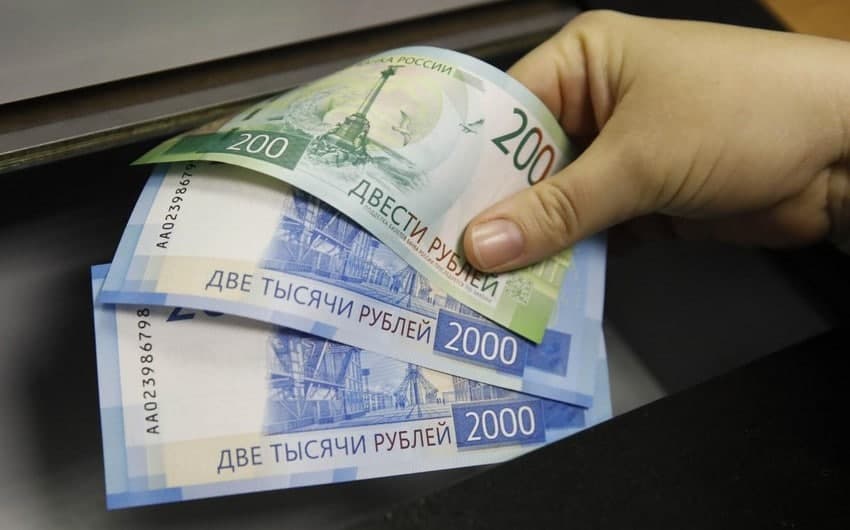 Rubl tarixi minimuma düşdü