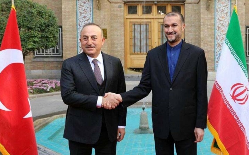 Çavuşoğlu iranlı həmkarı ilə Ukraynanı müzakirə etdi