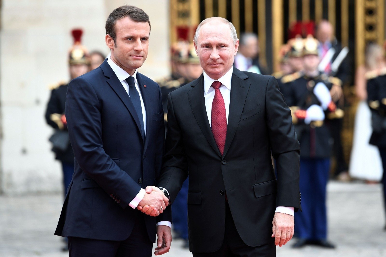 Makron Putinlə yenidən telefonla danışacaq Makron Putinlə yenidən telefonla danışacaq