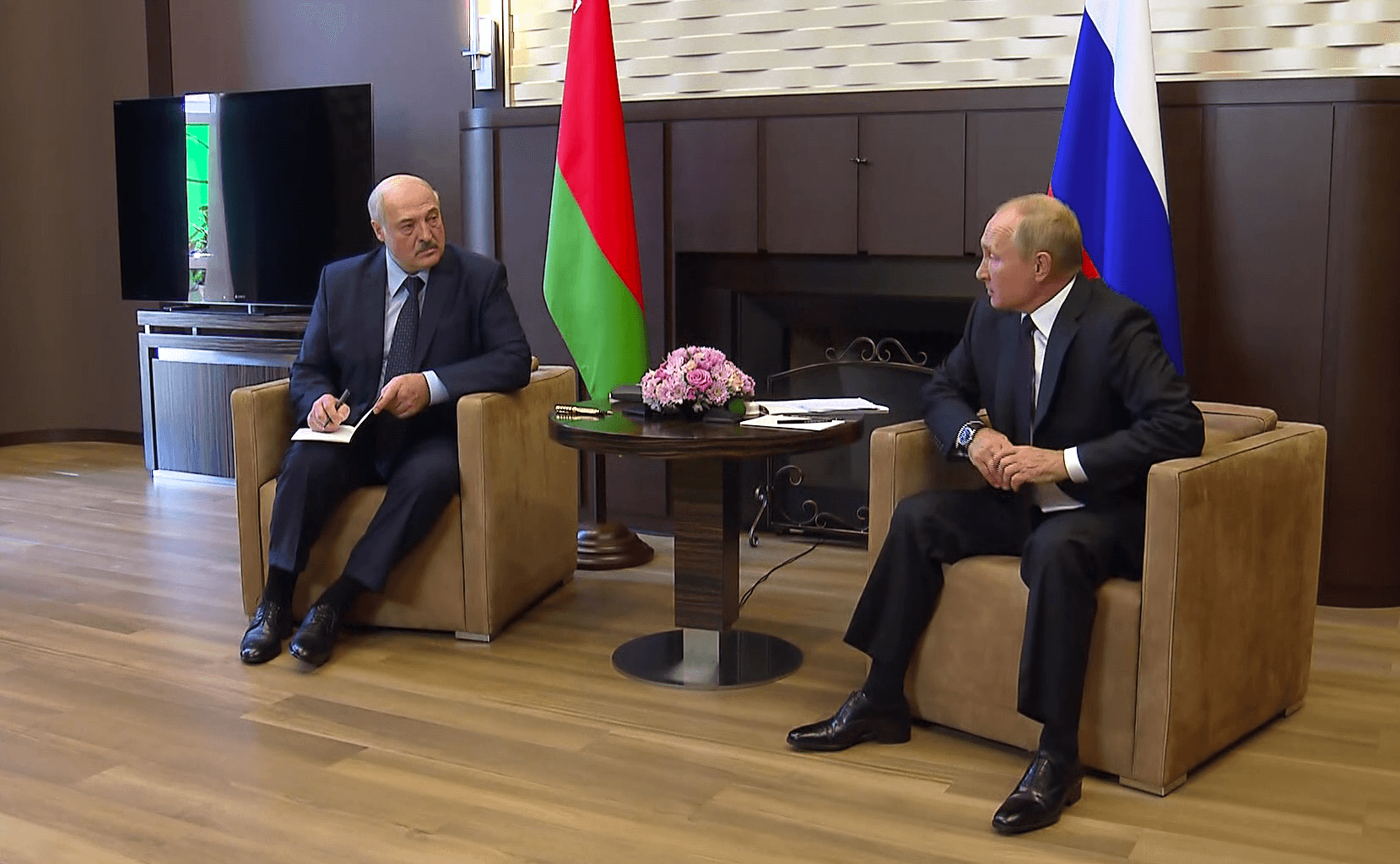 Putinlə Lukaşenkonun görüşü başladı Putinlə Lukaşenkonun görüşü başladı