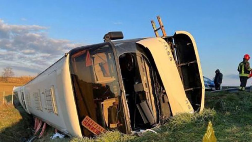 İtaliyada Ukrayna qaçqınlarını aparan avtobus qəzaya uğradı