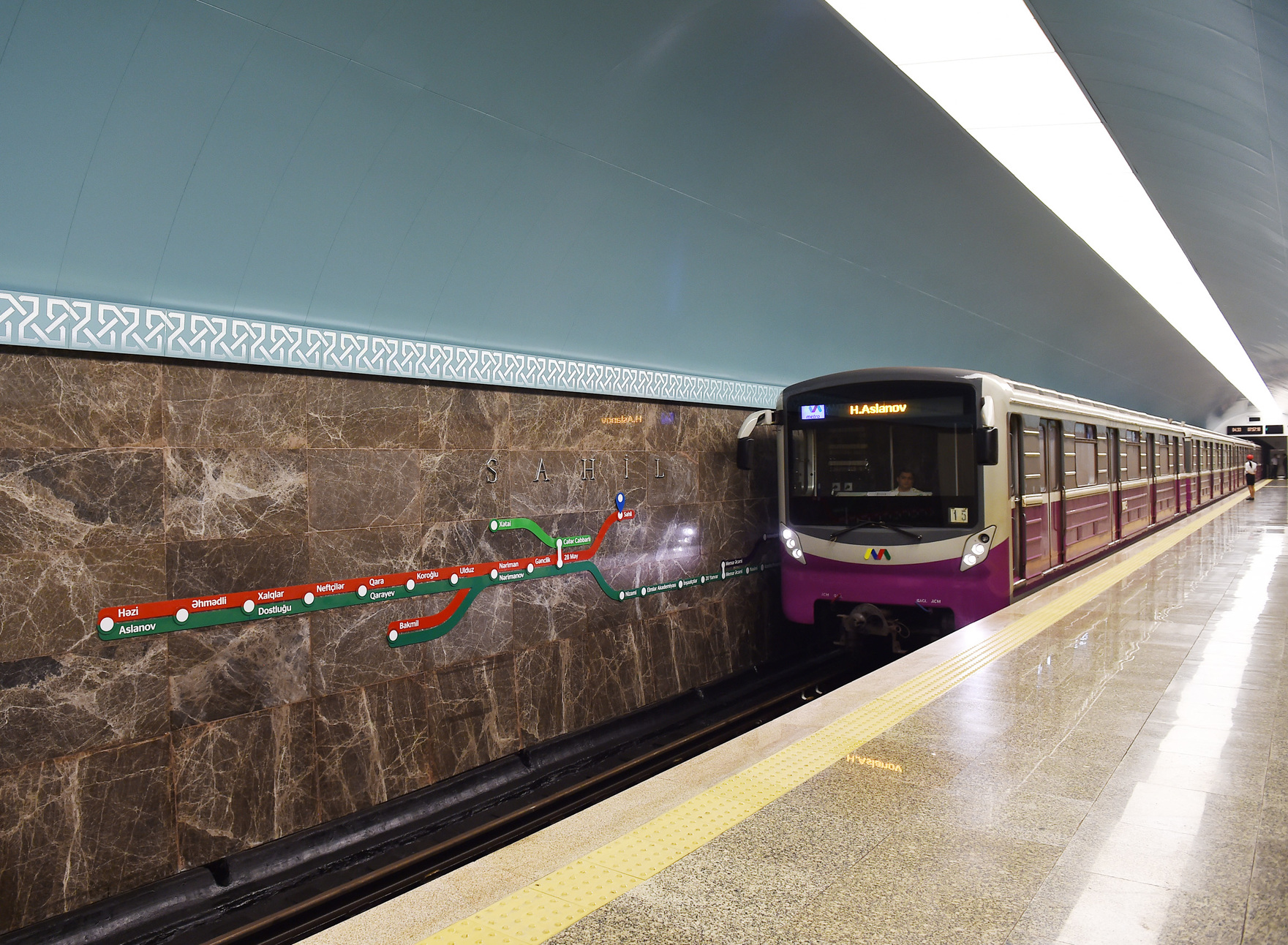 Bakı metrosunda problem yarandı - Qatarlar gecikib və...