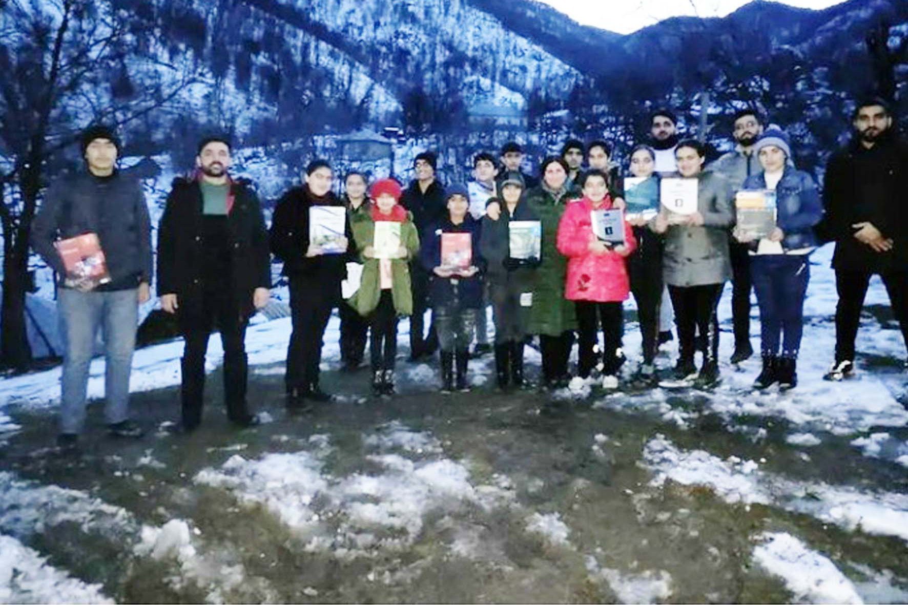 Astaralı gənc dağ kəndində kitab köşkü açdı - FOTO