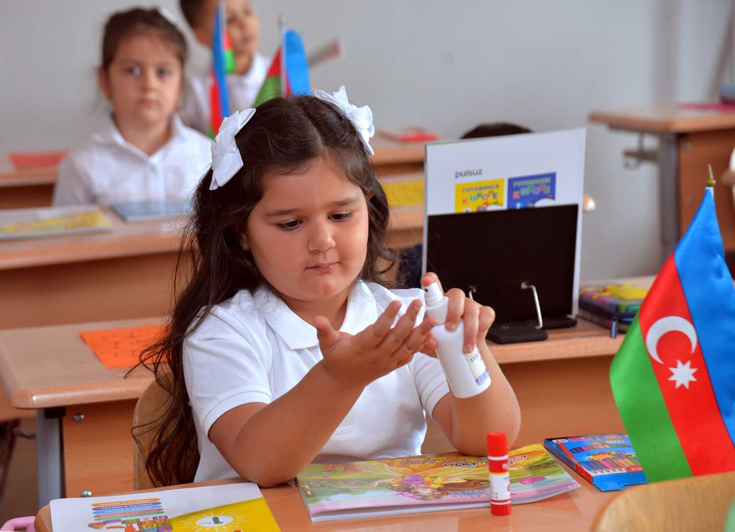 Azərbaycanda şagirdlərin yeni geyim formaları belə olacaq - FOTO