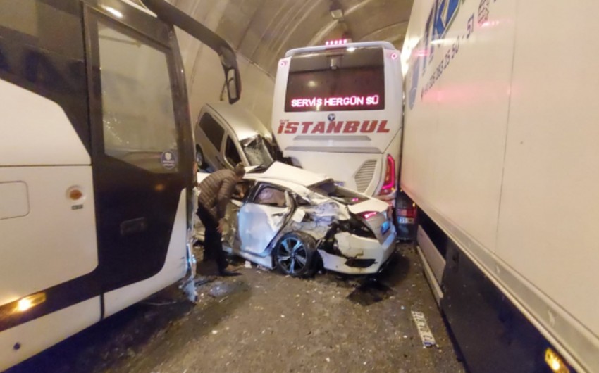 Türkiyədə dəhşətli yol qəzası – 18 avtomobil toqquşdu, 30 yaralı var / FOTO-VİDEO