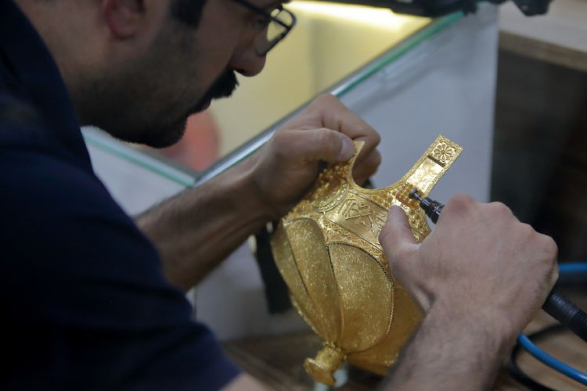 Sultanın 3 kq qızıldan hazırlanan dəbilqəsi - FOTO