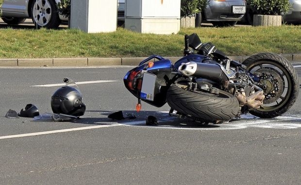 Bakıda motosiklet piyadanı vurdu, sürücü öldü 