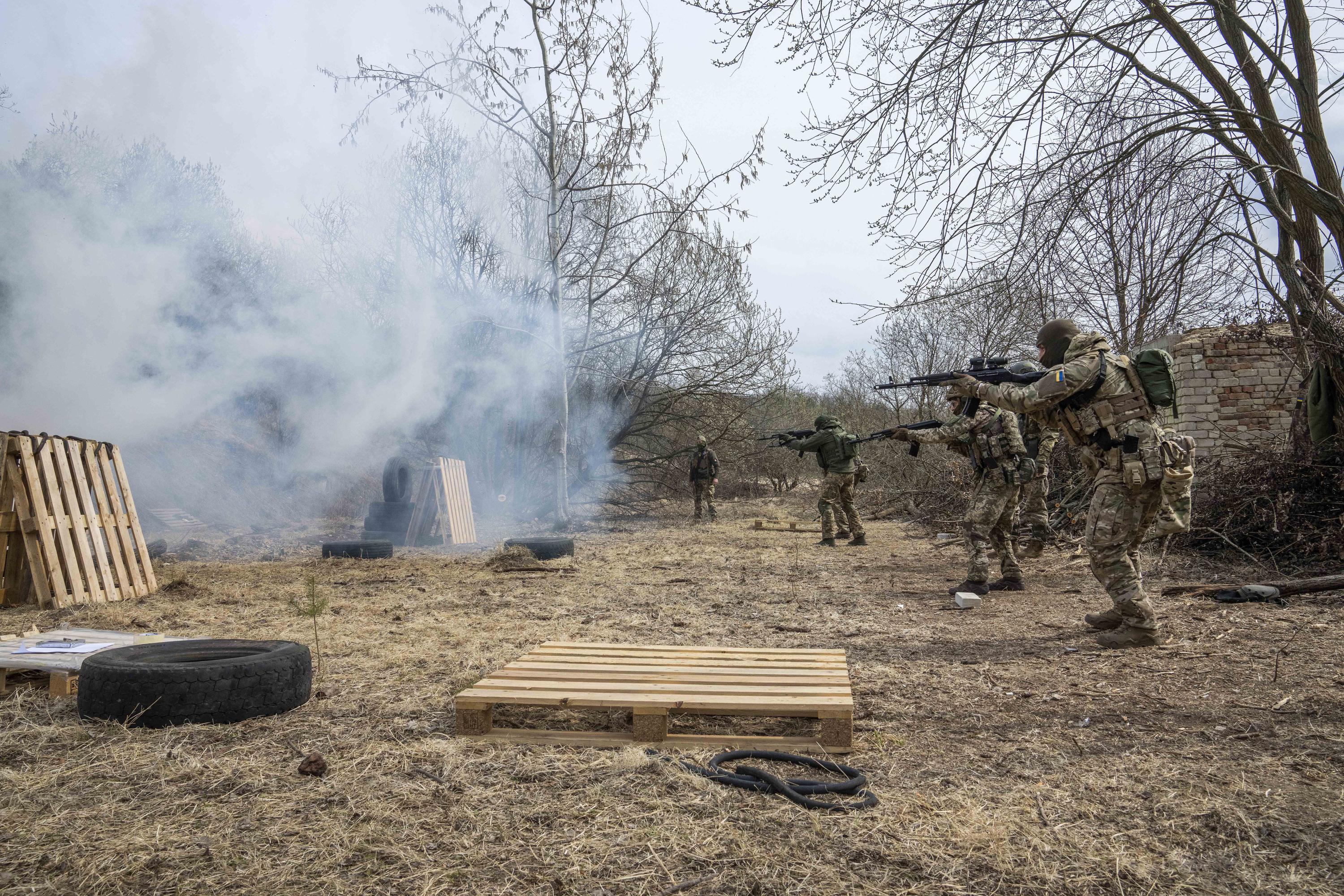 Kiyev yaxınlığında şiddətli döyüşlər başladı - VİDEO