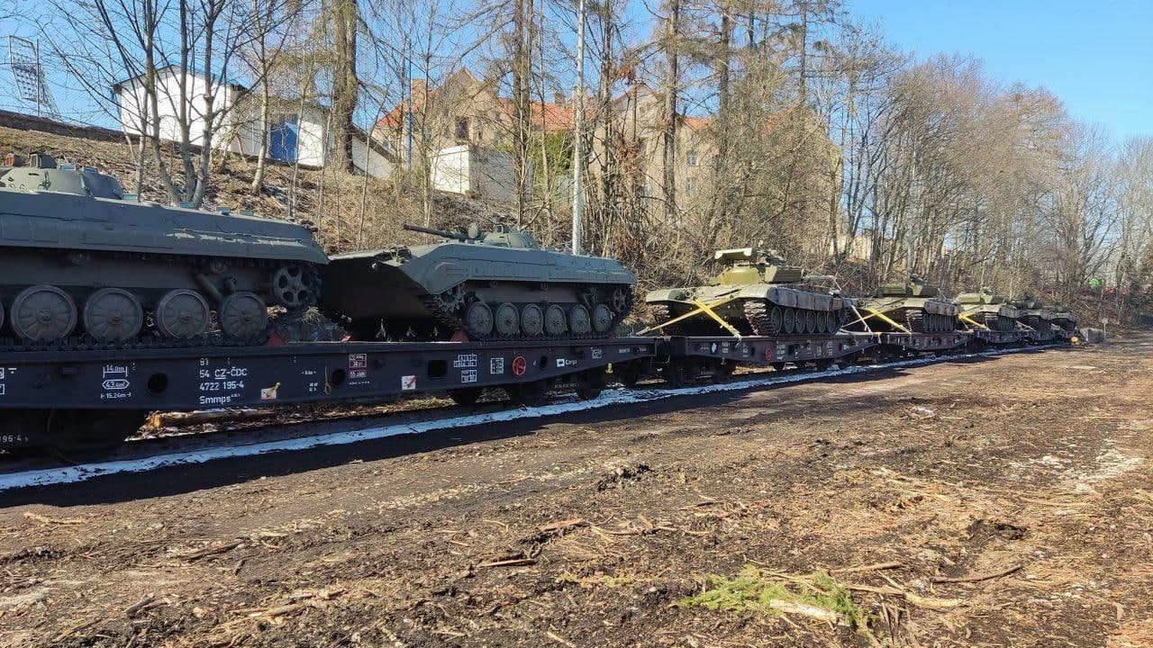 Çexiya Ukraynaya bir eşelon tank göndərdi - FOTO
