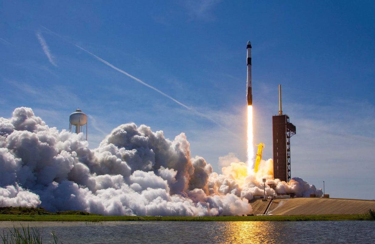 “SpaceX” 165 milyon dollar qarşılığında 3 nəfəri kosmosa göndərdi - FOTO