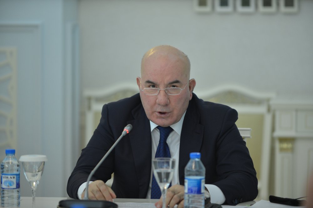 Elman Rüstəmov Mərkəzi Bankın idarə Heyətinin üzvlüyündən azad edilir