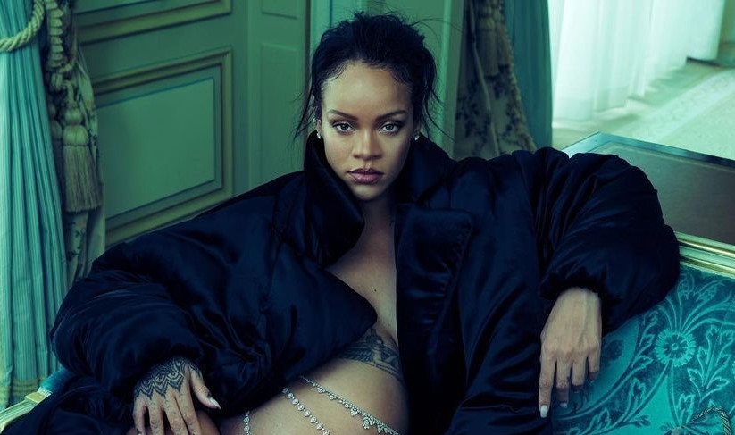 Hamilə Rihanna yarıçılpaq halda obyektiv qarşısında – FOTO 