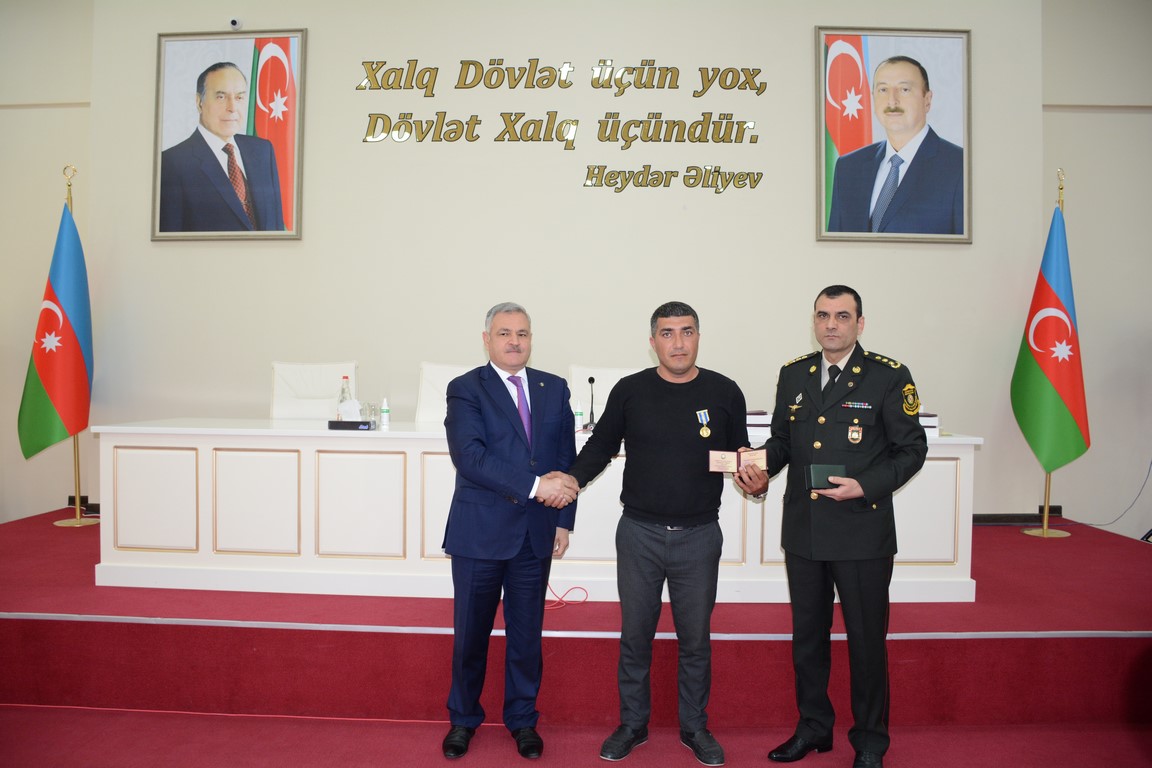 Şəhid ailələrinə və Vətən müharibəsi iştirakçılarına medallar təqdim edildi - FOTO
