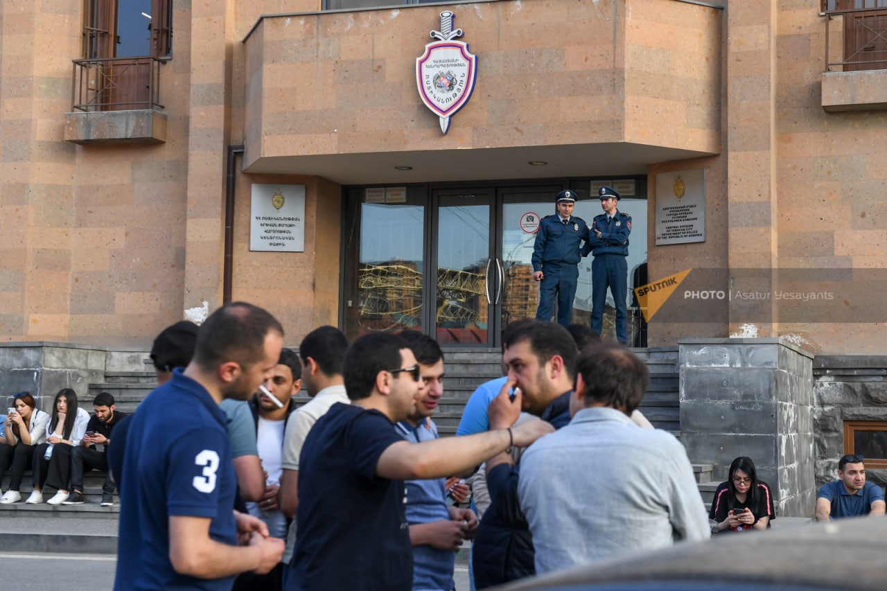İrəvanda polislə toqquşmalar başladı - SAXLANILANLAR VAR - FOTO/VİDEO