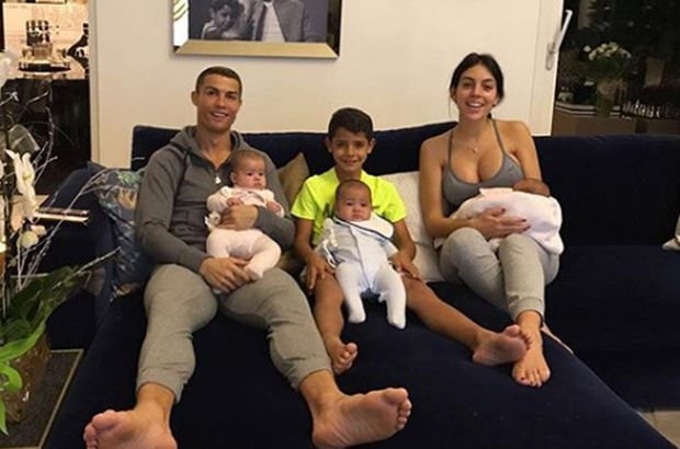 Ronaldo yeni doğulan qızı ilə FOTOSUNU paylaşdı