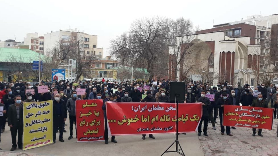İranda müəllimlər etiraz edir: Yaralananlar var - VİDEO