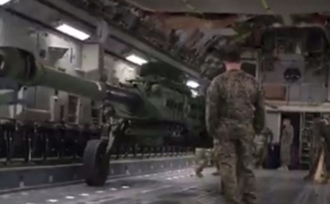 Pentaqon Ukraynaya göndərilən silahların görüntüsünü yaydı - VİDEO