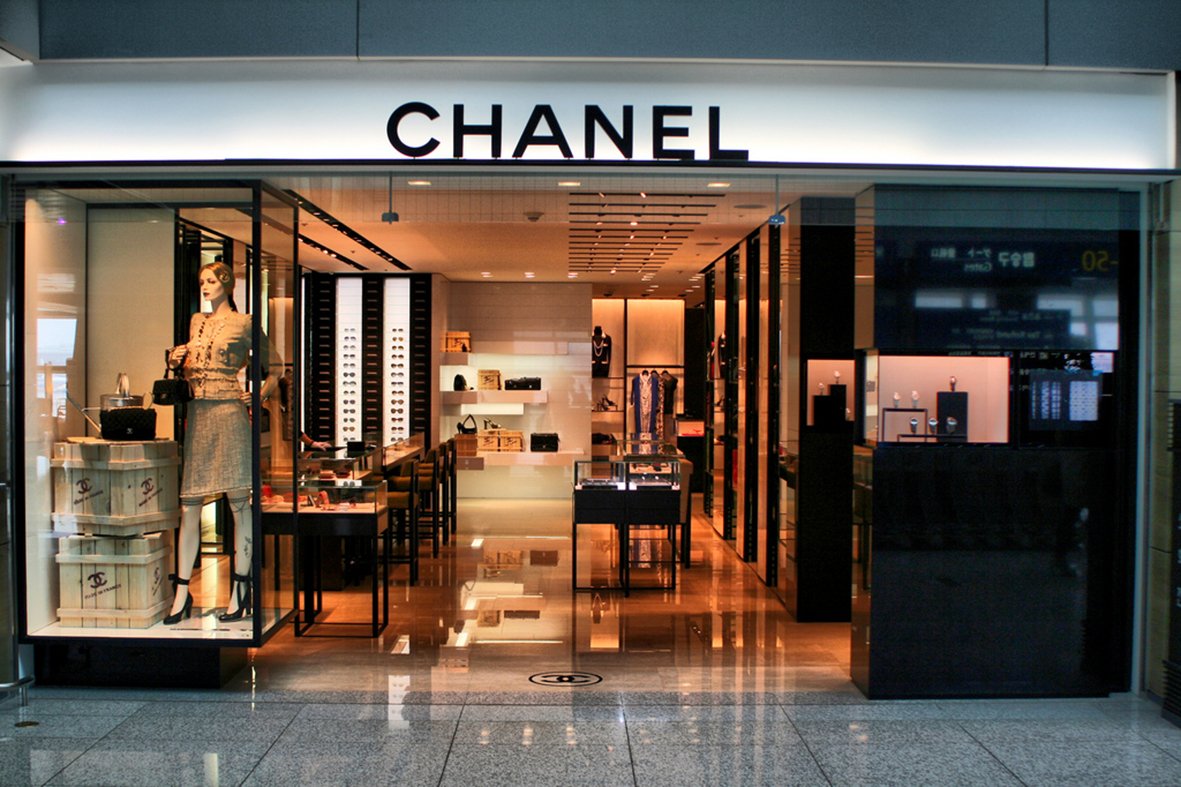 Parisin mərkəzində “Chanel”i belə qarət etdilər - ANBAAN VİDEO