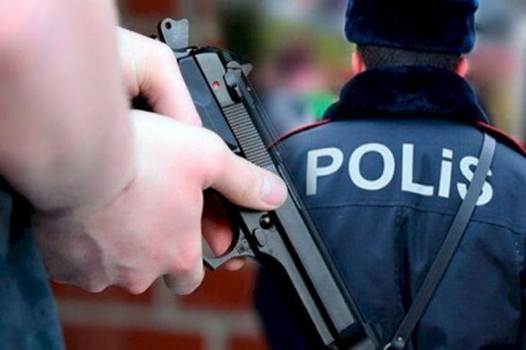 Bakıda iki polisi güllələyən şəxs həbsdə öldü