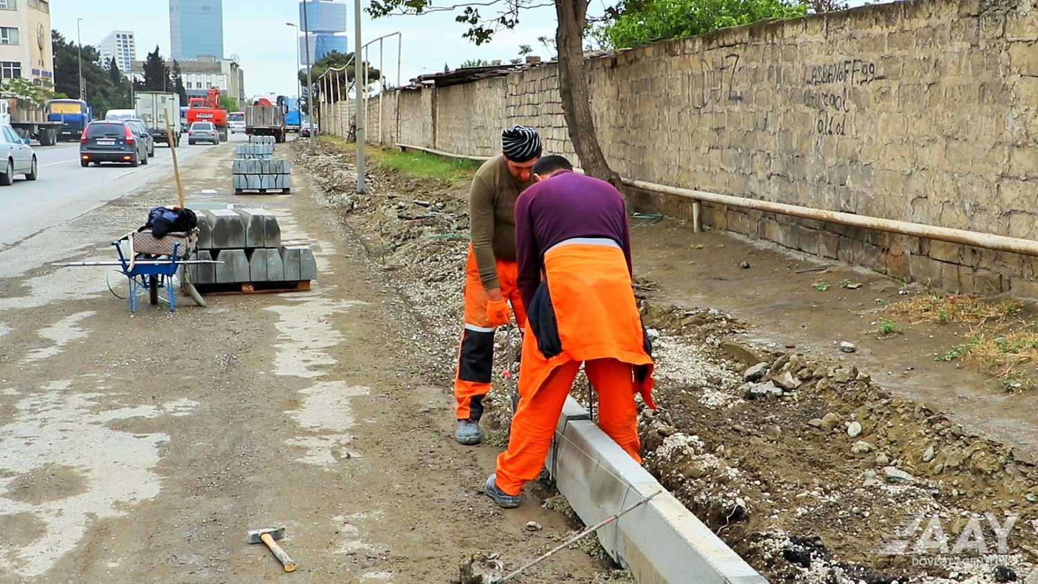 Bakıda bu küçə təmir olunur - FOTO