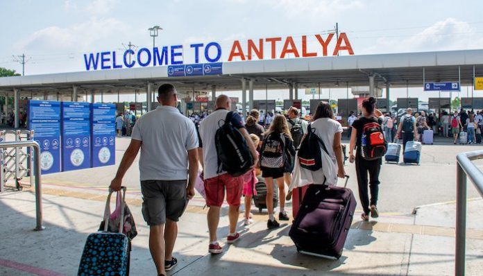 Türkiyə 42 milyon turist qəbul etməyi planlaşdırır - Müharibəyə baxmayaraq