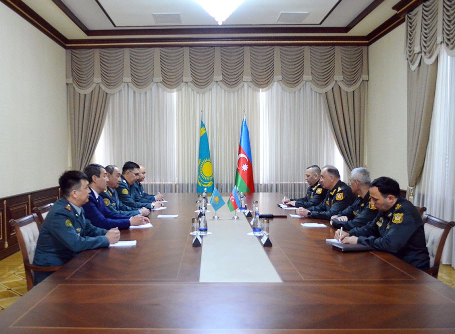 Kərim Vəliyev qazaxıstanlı generalla görüşdü - FOTO