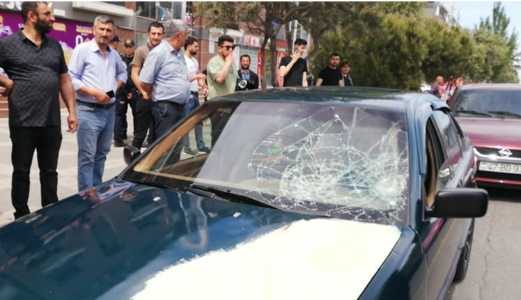 Sumqayıtda “BMW” gənc qadını vurdu - FOTO