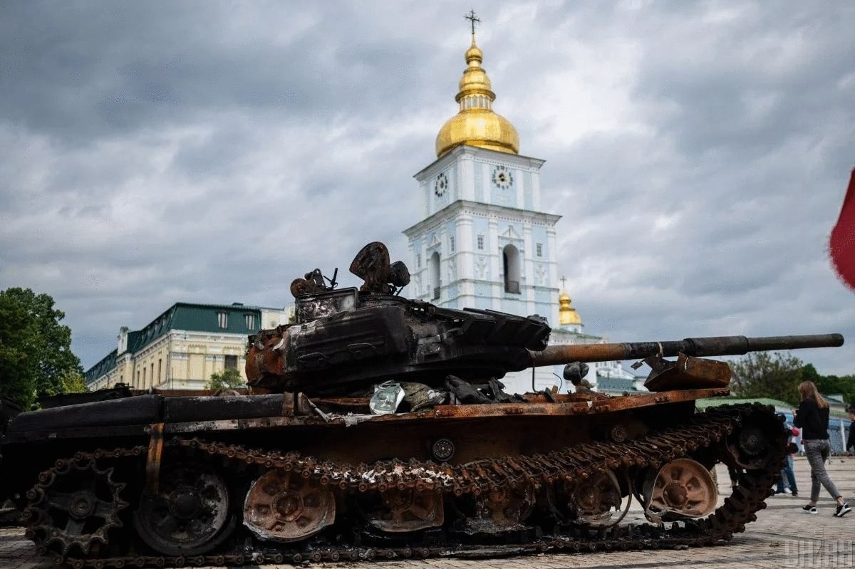 “Ölü” rus tankları Kiyevin mərkəzində - FOTO