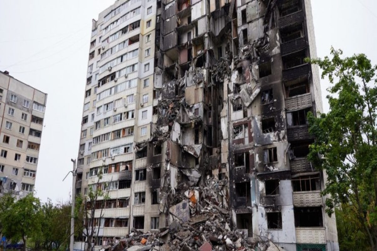 Zelenskinin TƏKLİFİ: “Ukraynada bütün panel evlər sökülməlidir”