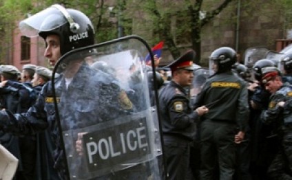 Ermənistanda yaralanan polislərin sayı 45-ə çatdı