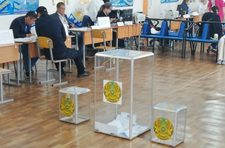 Qazaxıstanda referendum: Səsvermə başa çatdı