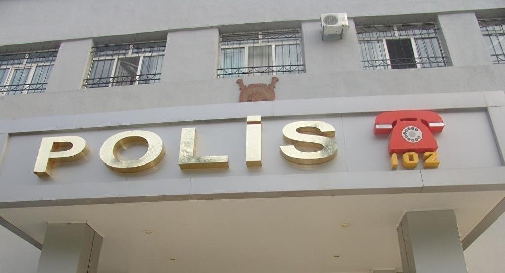 Sevgilisinə görə özünü polis bölməsinin önündə yandırdı – BAKIDA İNSİDENT Sevgilisinə görə özünü polis bölməsinin önündə yandırdı – BAKIDA İNSİDENT