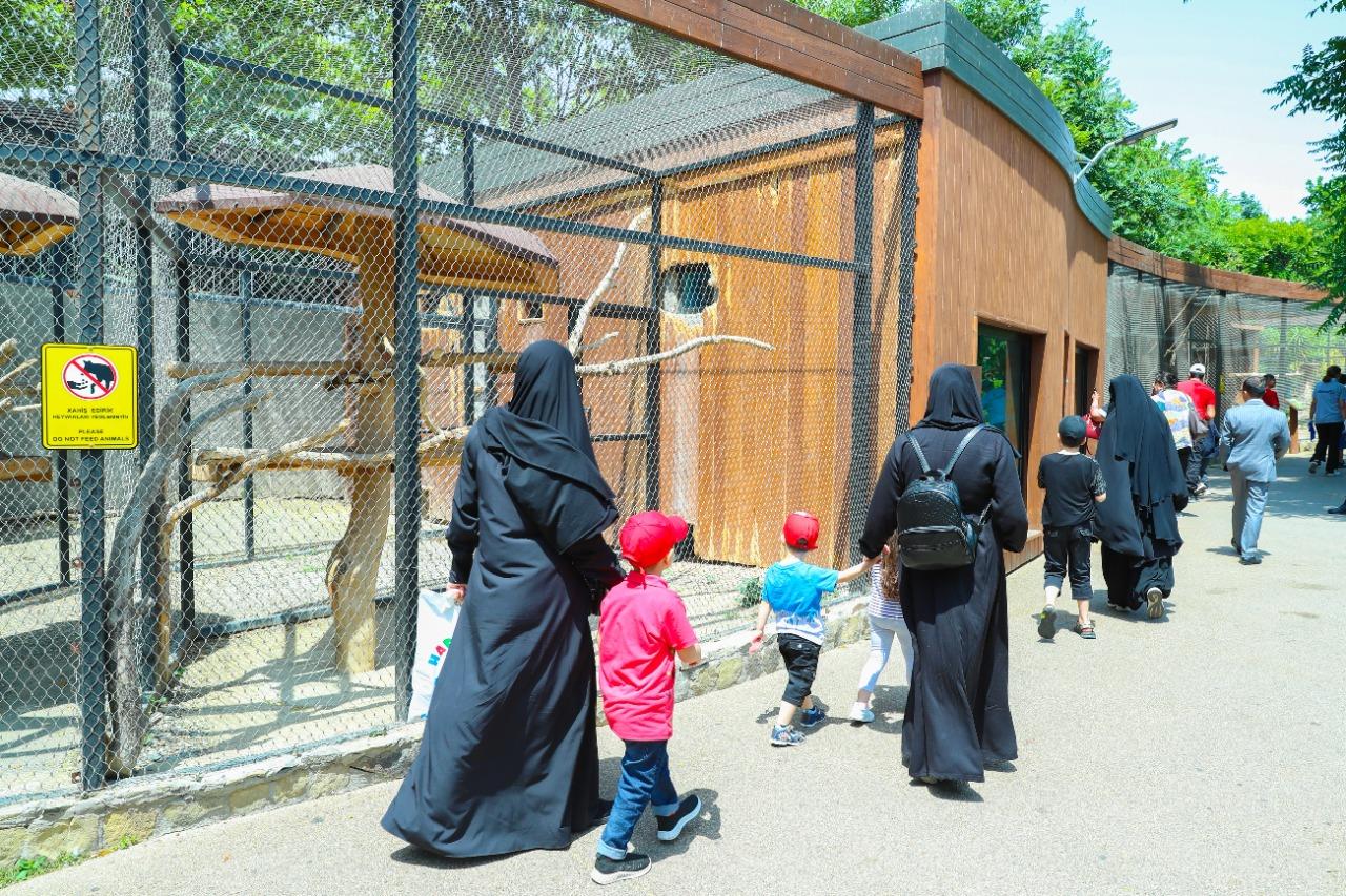 İraq və Suriyadan Azərbaycana dönən uşaqlar Bakı Zooloji Parkında - FOTO