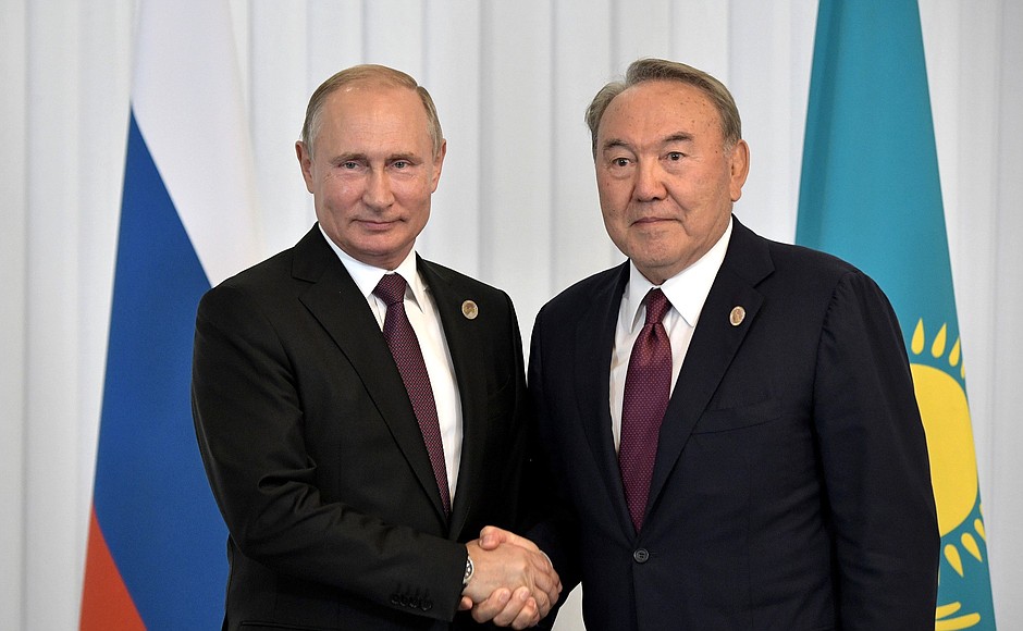 Nazarbayev Putinlə görüşdü