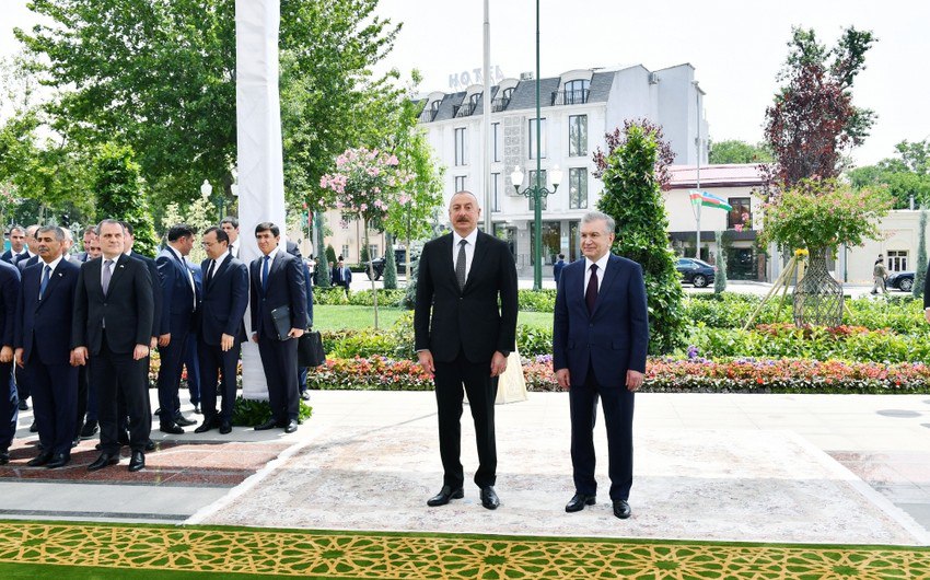 İlham Əliyev və Şavkat Mirziyoyev “Nurullaboy” saray kompleksi ilə tanış olublar - YENİLƏNİB - FOTO