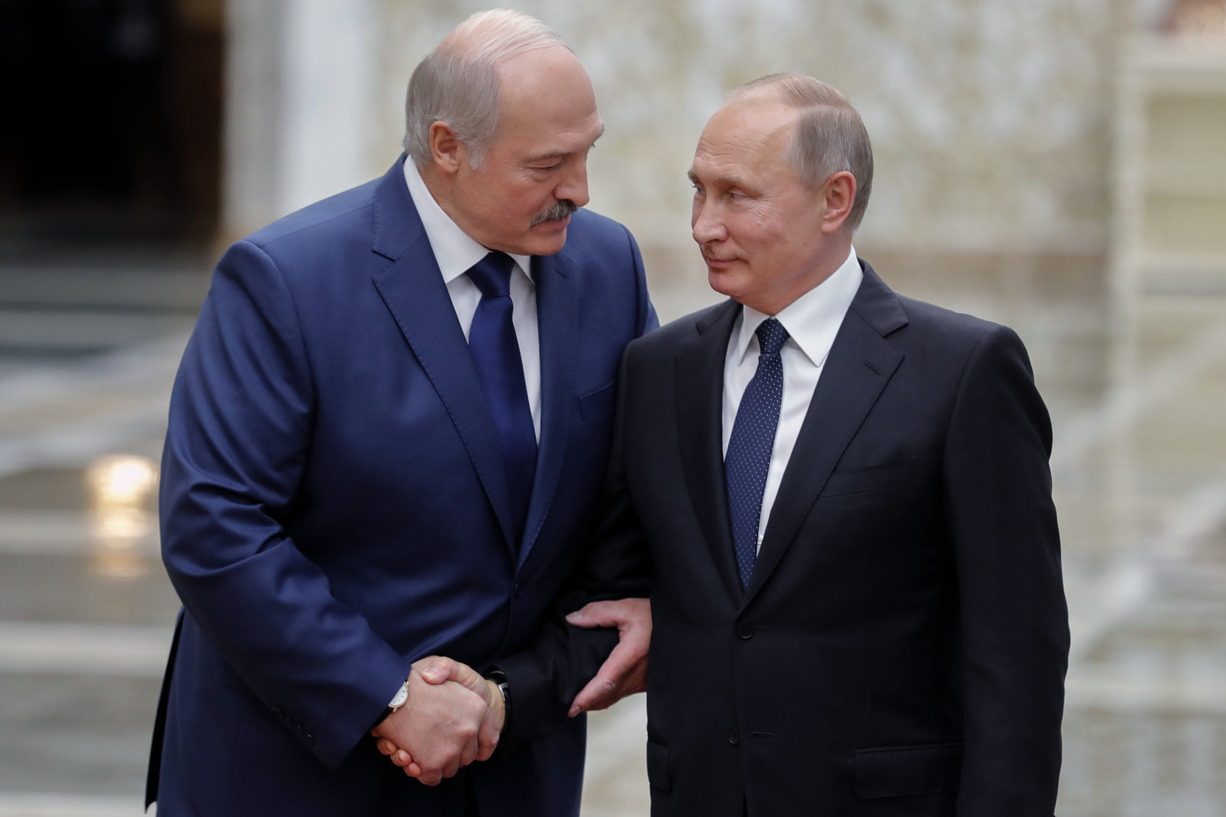 Lukaşenko təcili Rusiyaya getdi