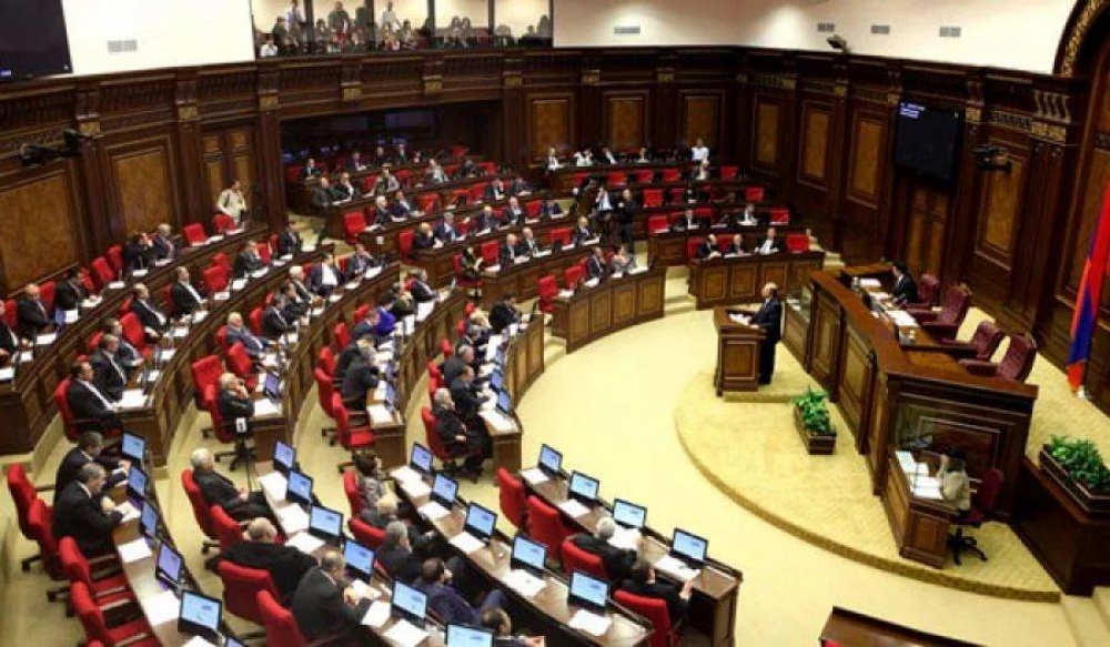 Ermənistan müxalifəti parlamentdə vəzifələrini itirdi