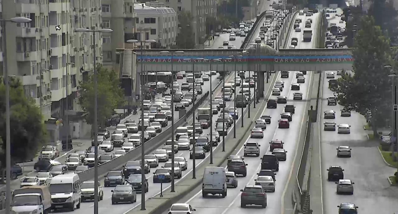 Bakıda sıxlıq müşahidə edilən yollar - SİYAHI Bakıda sıxlıq müşahidə edilən yollar - SİYAHI