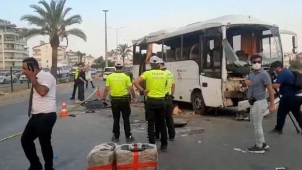 Türkiyədə turistləri daşıyan avtobus aşdı - YARALILAR VAR Türkiyədə turistləri daşıyan avtobus aşdı - YARALILAR VAR