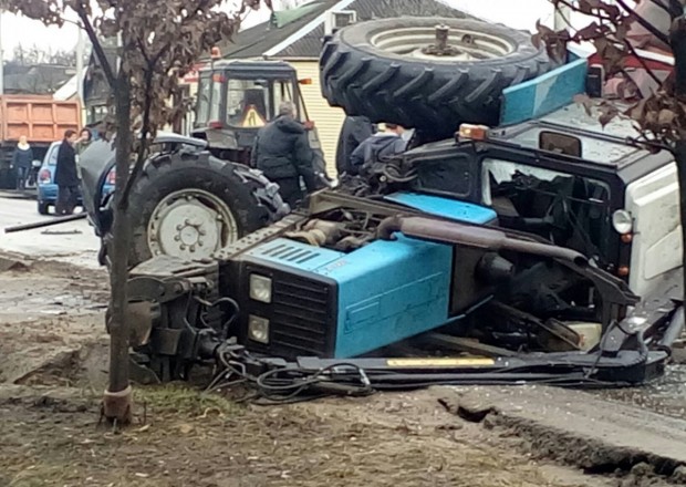 Şəkidə dəhşətli QƏZA - Traktor aşdı, sürücü və azyaşlı öldü