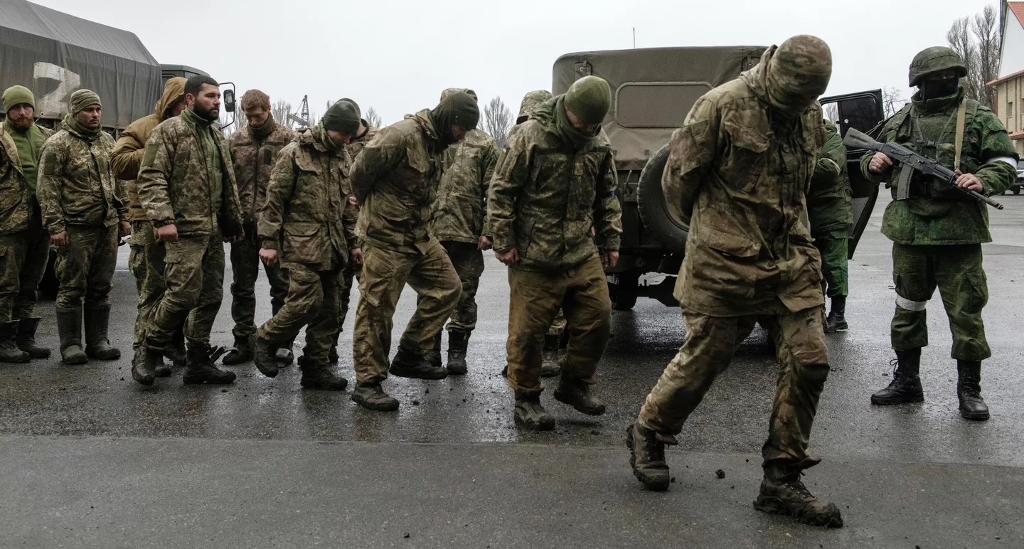 Ukrayna əsirlikdəki 5 rus hərbçini geri qaytardı Ukrayna əsirlikdəki 5 rus hərbçini geri qaytardı