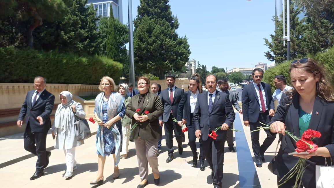 Türkiyəli nazir Bakıya gəlmə səbəbini açıqladı: “Sabah Şuşaya gedirik” - FOTO