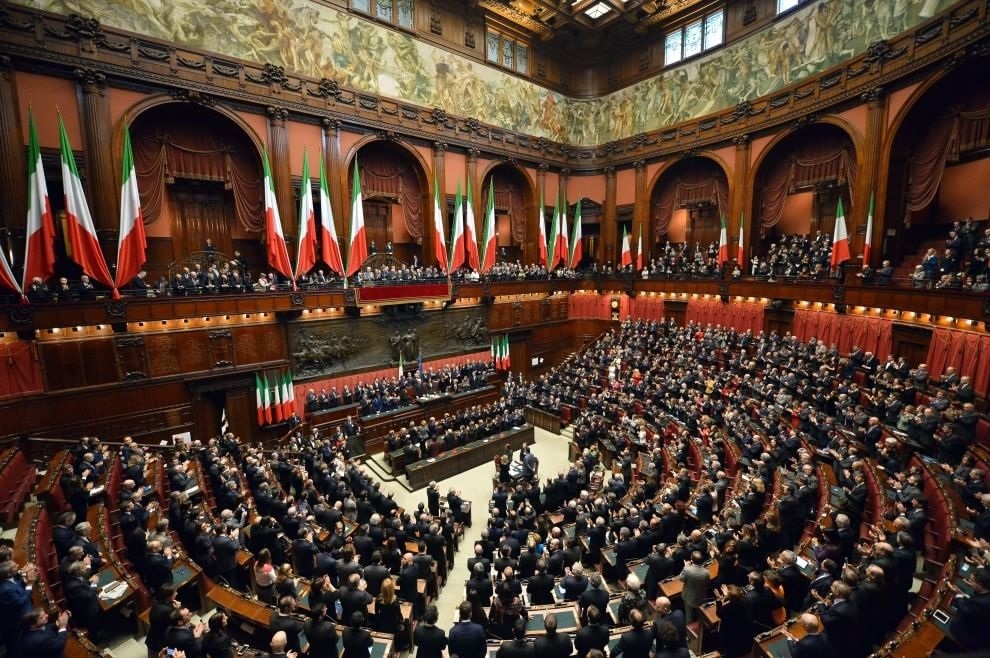 Prezident parlamenti buraxdı - İtaliyada hökumət BÖHRANI