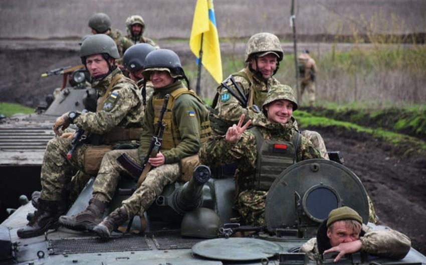 Zelenski: “Ukrayna ordusu Xersona doğru addım-addım irəliləyir”