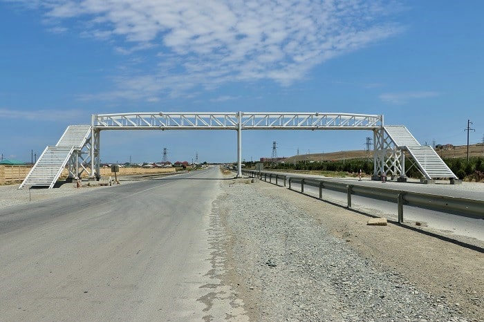 Bakı-Ələt-Qazax-Gürcüstan yolunda piyada keçidi inşa olunur